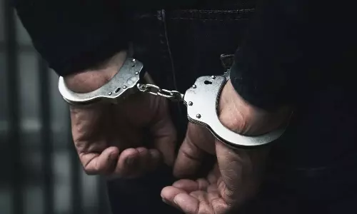 Telangana: मुलुगु में एसआई की आत्महत्या के मामले में महिला गिरफ्तार Telangana: मुलुगु में एसआई की आत्महत्या के मामले में महिला गिरफ्तार