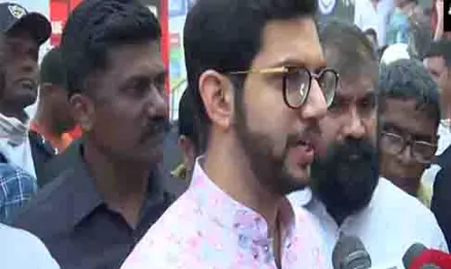 वर्ली अग्निकांड: Aditya Thackeray ने पूनम चैंबर्स का दौरा किया, जहां आग बुझाने के प्रयास जारी