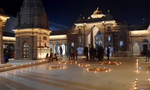 Kashi विश्वनाथ कॉरिडोर के निर्माण के बाद करीब 19.13 करोड़ श्रद्धालु मंदिर में दर्शन के लिए पहुंचे Kashi विश्वनाथ कॉरिडोर के निर्माण के बाद करीब 19.13 करोड़ श्रद्धालु मंदिर में दर्शन के लिए पहुंचे
