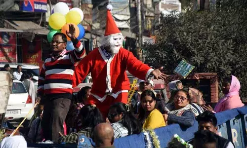 Ludhiana: क्रिसमस शोभा यात्रा में उत्सव की भावना मनाई गई Ludhiana: क्रिसमस शोभा यात्रा में उत्सव की भावना मनाई गई