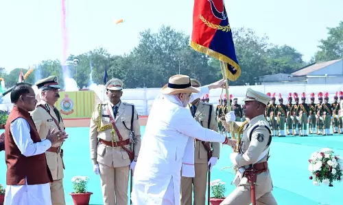 छत्तीसगढ़ पुलिस को प्रेसिडेंट कलर प्रदान छत्तीसगढ़ पुलिस को प्रेसिडेंट कलर प्रदान