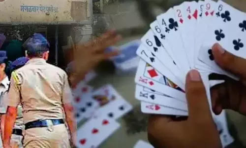 हडपसर इलाके में जुए के अड्डे पर छापेमारी, 8 लोगों के खिलाफ मामला दर्ज हडपसर इलाके में जुए के अड्डे पर छापेमारी, 8 लोगों के खिलाफ मामला दर्ज