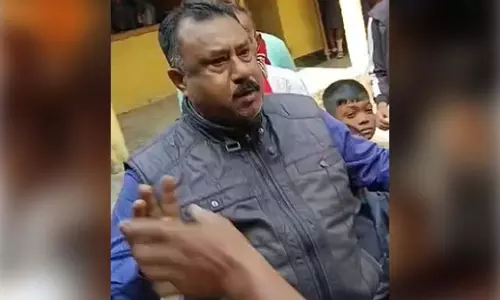 Assam के मोरीगांव में छेड़छाड़ के आरोप में शिक्षिका गिरफ्तार Assam के मोरीगांव में छेड़छाड़ के आरोप में शिक्षिका गिरफ्तार