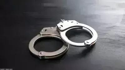 Giridih : बैंक अधिकारी बन साइबर ठगी करने वाले 4 अपराधी गिरफ्तार Giridih : बैंक अधिकारी बन साइबर ठगी करने वाले 4 अपराधी गिरफ्तार