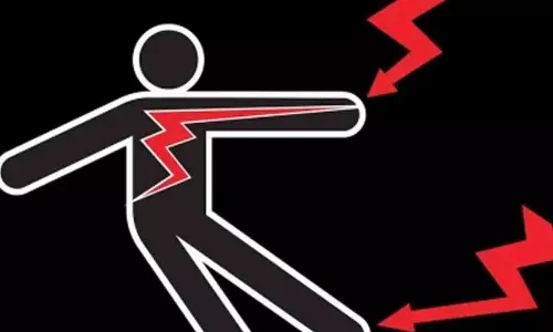 Warangal में फोन चार्ज करते समय करंट लगने से किशोर की मौत