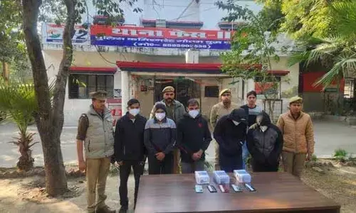 Noida: हनीट्रैप-जबरन वसूली गिरोह का भंडाफोड़, पांच आरोपी गिरफ्तार Noida: हनीट्रैप-जबरन वसूली गिरोह का भंडाफोड़, पांच आरोपी गिरफ्तार