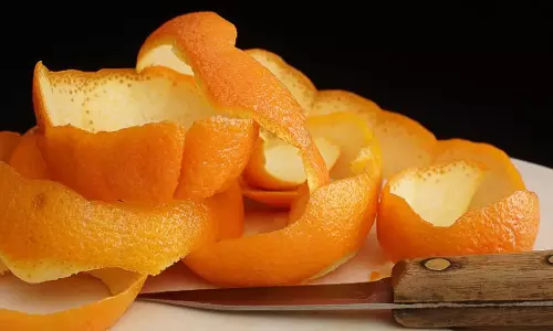 Orange के छिलके हैं बड़े काम के, इन 5 स्मार्ट तरीकों से करें यूज