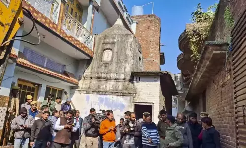 Sambhal: प्रशासन ने कार्बन डेटिंग के लिए एएसआई को पत्र लिखा, स्थल पर सुरक्षा बढ़ाई