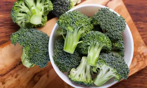 5 Foods जिन्हें कच्चा खाना स्वास्थ्य के लिए है बेहतर 5 Foods जिन्हें कच्चा खाना स्वास्थ्य के लिए है बेहतर