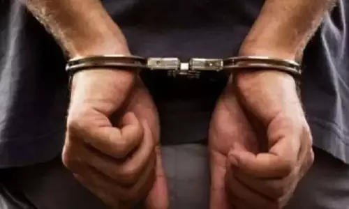 MP: पुलिस ने 5 करोड़ के विदेशी मुद्रा व्यापार धोखाधड़ी में पांच लोगों को गिरफ्तार किया MP: पुलिस ने 5 करोड़ के विदेशी मुद्रा व्यापार धोखाधड़ी में पांच लोगों को गिरफ्तार किया