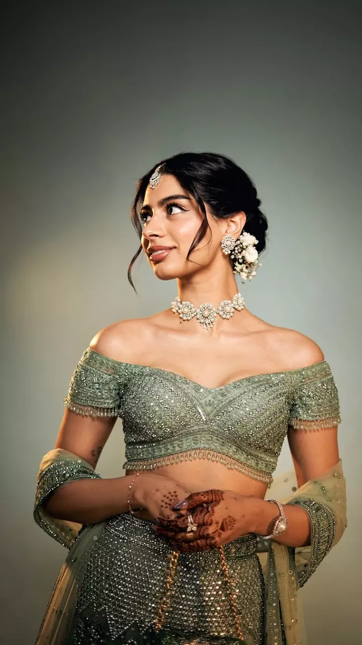 Khushi Kapoor अपनी दोस्त की शादी में दिखी बेहद खास