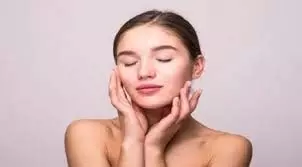 Skin Care: इन कच्चे दूध के फेस पैक से अपनी त्वचा को चमकदार बनाएं