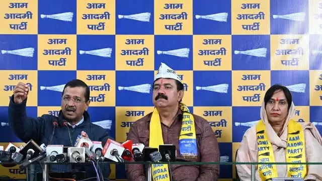 बीजेपी के रमेश पहलवान की पार्षद पत्नी AAP में शामिल