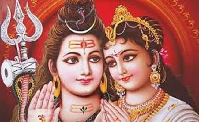 Shiv Aarti: सोमवार को इस आरती से करें शिव पार्वती को प्रसन्न