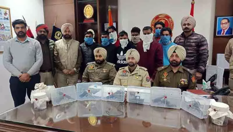 Punjab: हथियार तस्करी करने वाले मॉड्यूल का भंडाफोड़, 2 कुलियों जब्त 8 गिरफ्तार