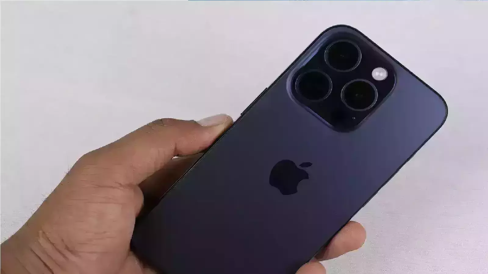 Amazon-Flipkart नहीं यहां पर धड़ाम से गिरी iPhone 15 Pro की कीमत