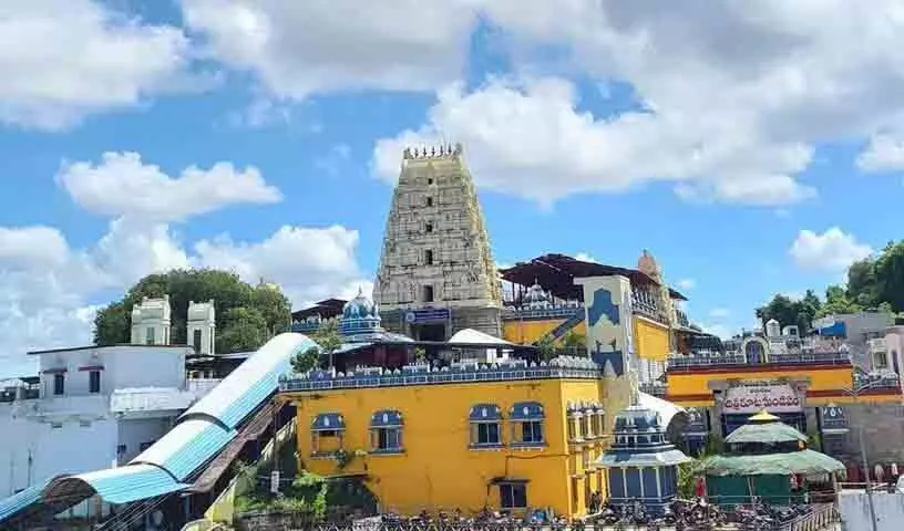 Bhadradri मंदिर ट्रस्ट के अध्यक्ष पद के लिए कड़ी प्रतिस्पर्धा, भट्टी की पत्नी भी दौड़ में