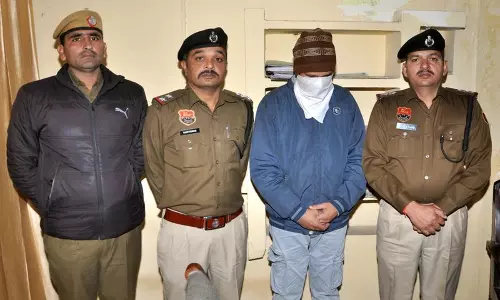 Haryana: बिजली मीटर की गति धीमी करने के आरोप में इलेक्ट्रीशियन गिरफ्तार Haryana: बिजली मीटर की गति धीमी करने के आरोप में इलेक्ट्रीशियन गिरफ्तार
