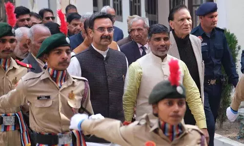 Haryana : सहायता प्राप्त कॉलेजों के सेवानिवृत्त प्राचार्य और शिक्षक सरकारी कर्मचारियों की तरह पेंशन की मांग