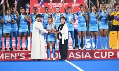 महिला जूनियर एशिया कप: भारत बना चैंपियन, पेनल्टी शूटआउट में चीन को हराया महिला जूनियर एशिया कप: भारत बना चैंपियन, पेनल्टी शूटआउट में चीन को हराया