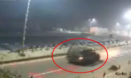 एक्सीडेंट का LIVE वीडियो, पुलिस वाहन कैमरे में कैद