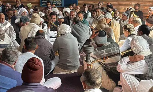 Haryana : किशोर की दुखद मौत के बाद, अठगामा खाप ने सामाजिक समारोहों में जश्न Haryana : किशोर की दुखद मौत के बाद, अठगामा खाप ने सामाजिक समारोहों में जश्न