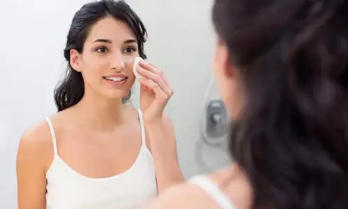 Skin Care: सुबह उठते ही चेहरे पर लगाएं ये खास चीज, त्वचा हाइड्रेट रहेगी और झुर्रियों से भी मिलेगी राहत Skin Care: सुबह उठते ही चेहरे पर लगाएं ये खास चीज, त्वचा हाइड्रेट रहेगी और झुर्रियों से भी मिलेगी राहत