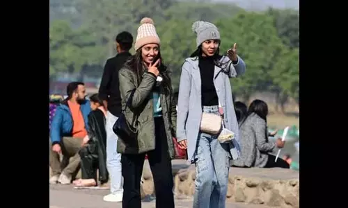 Chandigarh: मौसम विभाग ,ठंड को और बढ़ाने के लिए कोहरे की परत छाई हुई Chandigarh: मौसम विभाग ,ठंड को और बढ़ाने के लिए कोहरे की परत छाई हुई
