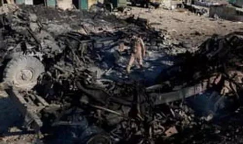 इजरायल ने सैन्य शस्त्रागारों को निशाना बनाकर पूरे सीरिया में हवाई हमले जारी रखे इजरायल ने सैन्य शस्त्रागारों को निशाना बनाकर पूरे सीरिया में हवाई हमले जारी रखे