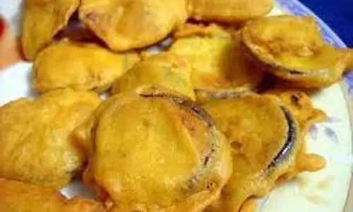 Baingan Pakora Recipe: सर्दियों में चाय के साथ खाएं गरमागरम बैंगन के पकौड़े