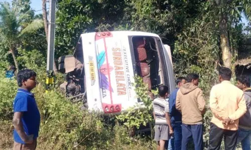 तेज रफ्तार बस की टक्कर से भाजपा नेता की मौत, 10 घायल