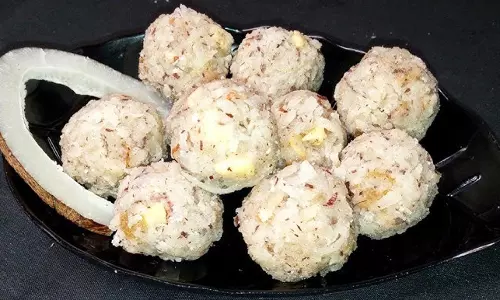 भुने नारियल के लड्डू रेसिपी
