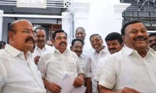 AIADMK नेताओं ने डीएमके की आलोचना की AIADMK नेताओं ने डीएमके की आलोचना की