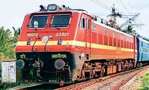 Odisha में चलती ट्रेन में चढ़ते समय फिसलकर दो महिलाओं की मौत Odisha में चलती ट्रेन में चढ़ते समय फिसलकर दो महिलाओं की मौत