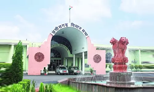 धान खरीदी ठप, विधानसभा में भूपेश बघेल ने किया हंगामा धान खरीदी ठप, विधानसभा में भूपेश बघेल ने किया हंगामा