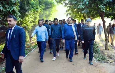 Jaipur: मॉर्निंग वॉक पर सेंट्रल पार्क पहुंचे मुख्यमंत्री, आमजन से की मुलाकात Jaipur: मॉर्निंग वॉक पर सेंट्रल पार्क पहुंचे मुख्यमंत्री, आमजन से की मुलाकात
