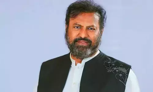 पारिवारिक विवादों के बीच Mohan Babu ने अपनी बंदूक सरेंडर कर दी पारिवारिक विवादों के बीच Mohan Babu ने अपनी बंदूक सरेंडर कर दी