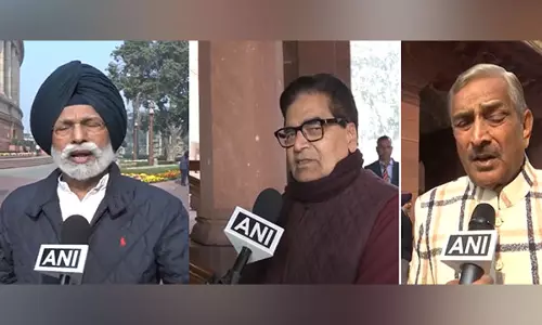 कांग्रेस, SP सांसदों ने चल रहे किसान आंदोलन पर बातचीत और कार्रवाई की मांग की कांग्रेस, SP सांसदों ने चल रहे किसान आंदोलन पर बातचीत और कार्रवाई की मांग की
