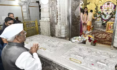 Jaipur: राज्यपाल ने सांवरिया सेठ के दर्शन कर प्रदेश की खुशहाली की कामना की Jaipur: राज्यपाल ने सांवरिया सेठ के दर्शन कर प्रदेश की खुशहाली की कामना की