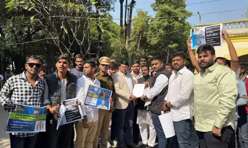 रायपुर कलेक्ट्रेट के सामने युवा कांग्रेस का प्रदर्शन