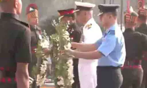 Victory Day: भारतीय सशस्त्र बलों और बांग्लादेश सेना ने कोलकाता में सैनिकों को श्रद्धांजलि दी