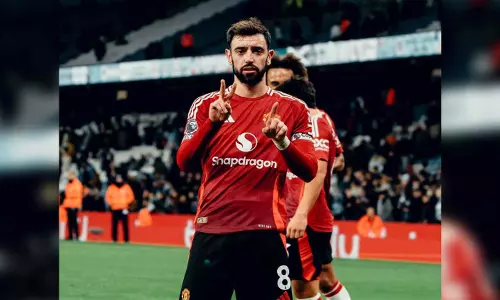 Manchester United ने मैनचेस्टर सिटी के खिलाफ 2-1 से जीत हासिल की Manchester United ने मैनचेस्टर सिटी के खिलाफ 2-1 से जीत हासिल की