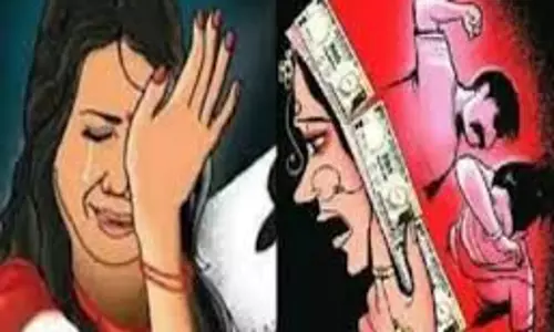 Noida: बेटी पैदा होने पर विवाहिता को घर से निकाला