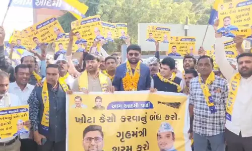गोपाल इटालिया लालघूम ने कार्यकर्ताओं के साथ Police स्टेशन का किया घेराव