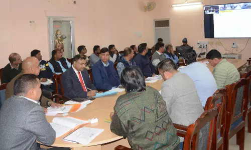 Churu: जिला कलेक्टर अभिषेक सुराणा ने जिला ग्रामीण स्वास्थ्य समिति की बैठक