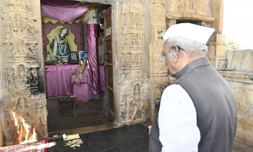 Jaipur: राज्यपाल ने चित्तौड़गढ़ दुर्ग का भ्रमण किया Jaipur: राज्यपाल ने चित्तौड़गढ़ दुर्ग का भ्रमण किया