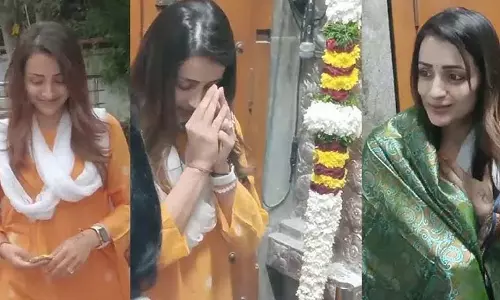 Trisha ने मंदिर में की पूजा.. तस्वीरें सोशल मीडिया पर वायरल Trisha ने मंदिर में की पूजा.. तस्वीरें सोशल मीडिया पर वायरल