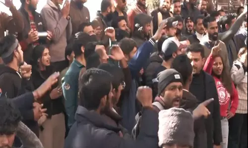Himachal: स्थायी नौकरी की मांग को लेकर युवाओं ने शिमला में सरकार के खिलाफ किया प्रदर्शन Himachal: स्थायी नौकरी की मांग को लेकर युवाओं ने शिमला में सरकार के खिलाफ किया प्रदर्शन
