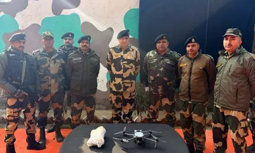 Jammu: नशीले पदार्थों से भरा पाकिस्तानी ड्रोन जब्त Jammu: नशीले पदार्थों से भरा पाकिस्तानी ड्रोन जब्त