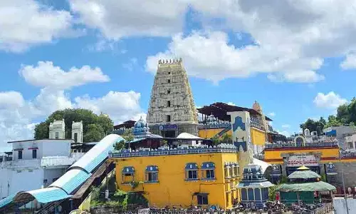 Bhadradri मंदिर ट्रस्ट के अध्यक्ष पद के लिए कड़ी प्रतिस्पर्धा, भट्टी की पत्नी भी दौड़ में Bhadradri मंदिर ट्रस्ट के अध्यक्ष पद के लिए कड़ी प्रतिस्पर्धा, भट्टी की पत्नी भी दौड़ में